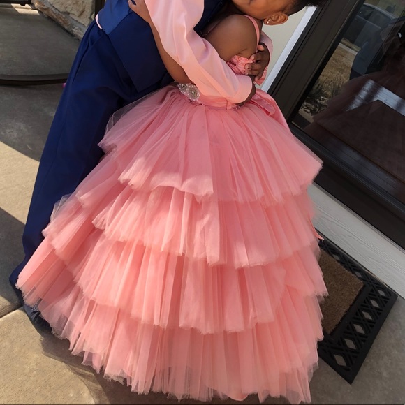 Toddler dress worn once for Easter. It is a size 2 but ran big. daughter was 3 - Picture 5 of 6